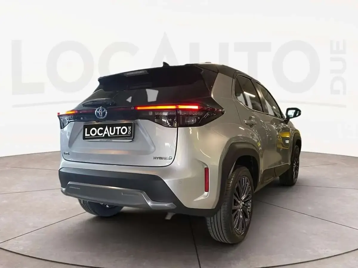 Usata Toyota Yaris Cross 116 CV (85 kW) 2022 Grigio SUV