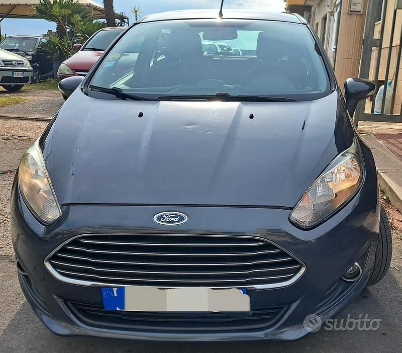 Usata Ford Fiesta 75 CV (55 kW) 2014 Grigio Utilitaria