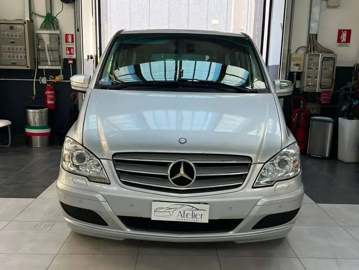 Usata Mercedes Viano 163 CV (119 kW) 2011 Argento Monovolume