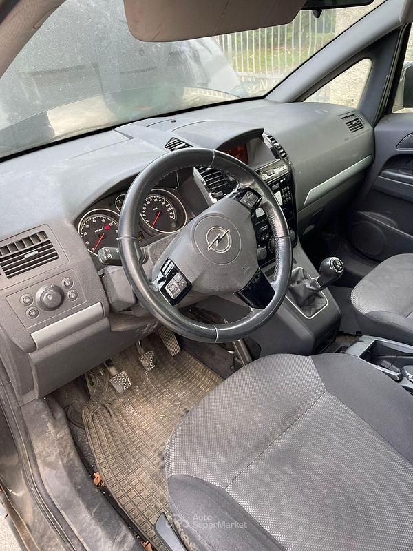 Usata Opel Zafira 150 CV (110 kW) 2012 Nero Monovolume