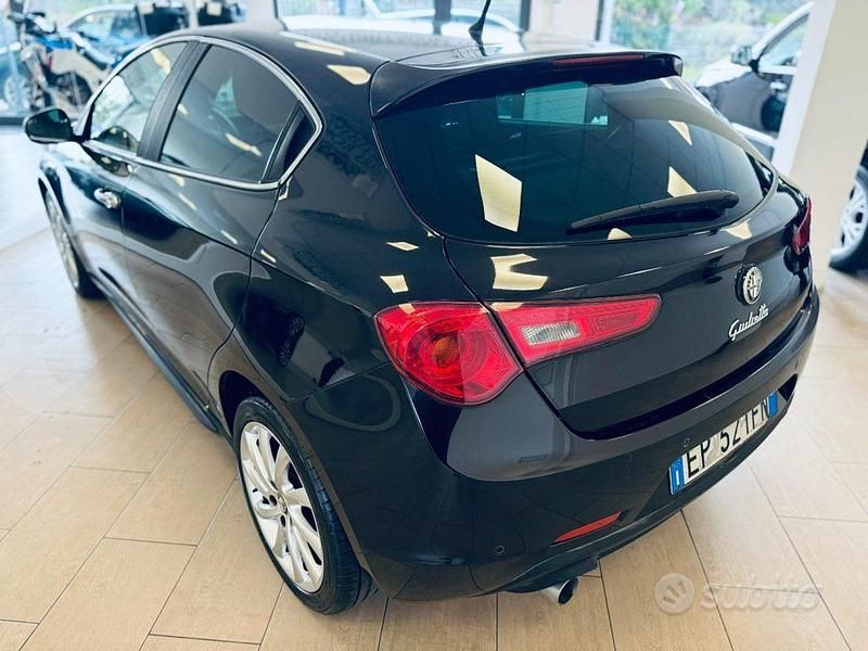 Usata Alfa Romeo Giulietta Distinctive 140 CV (102 kW) 2012 Nero vulcano Utilitaria