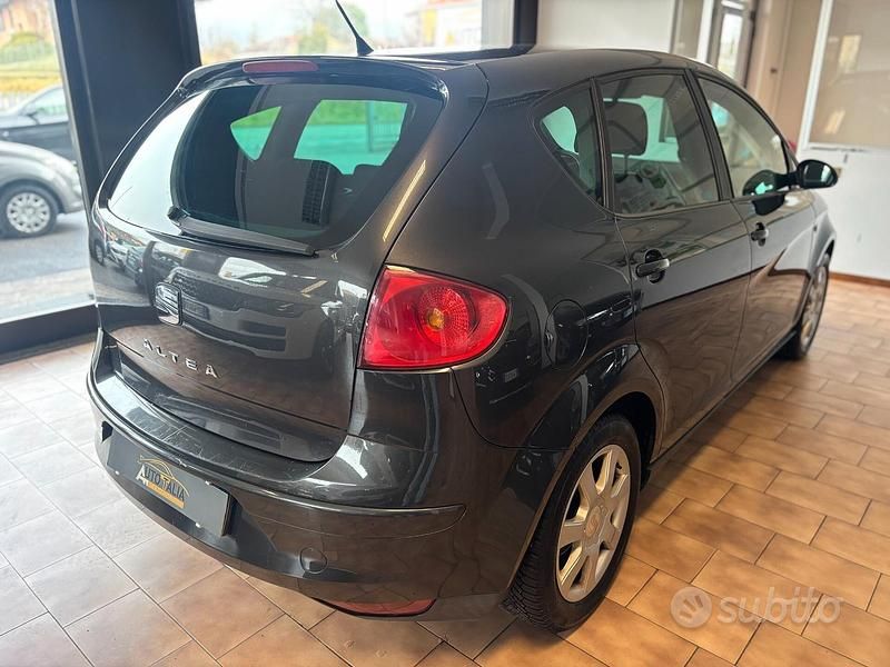 Usata Seat Altea Stylance 102 CV (75 kW) 2007 Grigio Monovolume