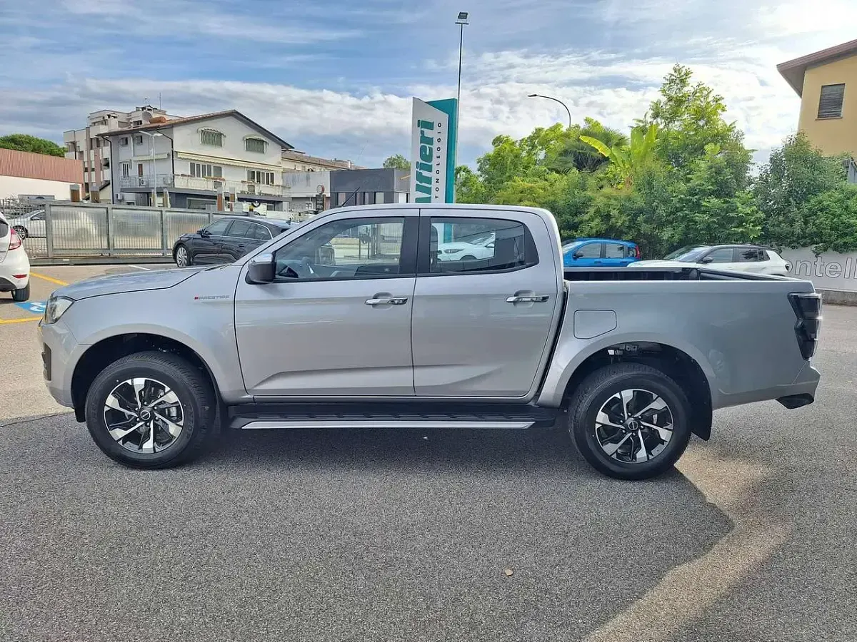 Nuova Isuzu D-Max 165 CV (121 kW) 2026 Mercury silver Pick-up