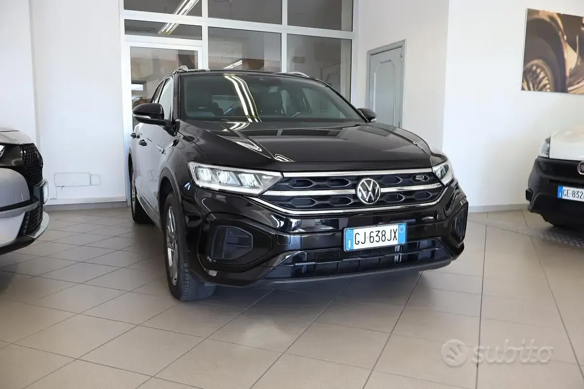 Usata VW T-Roc R-line 110 CV (80 kW) 2022 Nero SUV