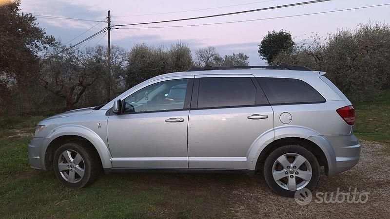 Usata Dodge Journey 140 CV (102 kW) 2010 Grigio SUV