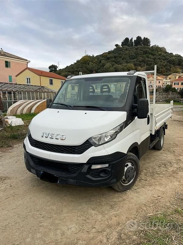 Usata Iveco Daily 106 CV (77 kW) 2015 Bianco