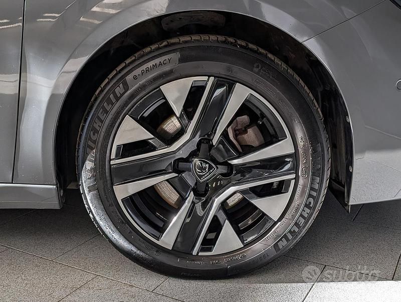 Usata Peugeot 208 Allure 101 CV (74 kW) 2024 Grigio Utilitaria