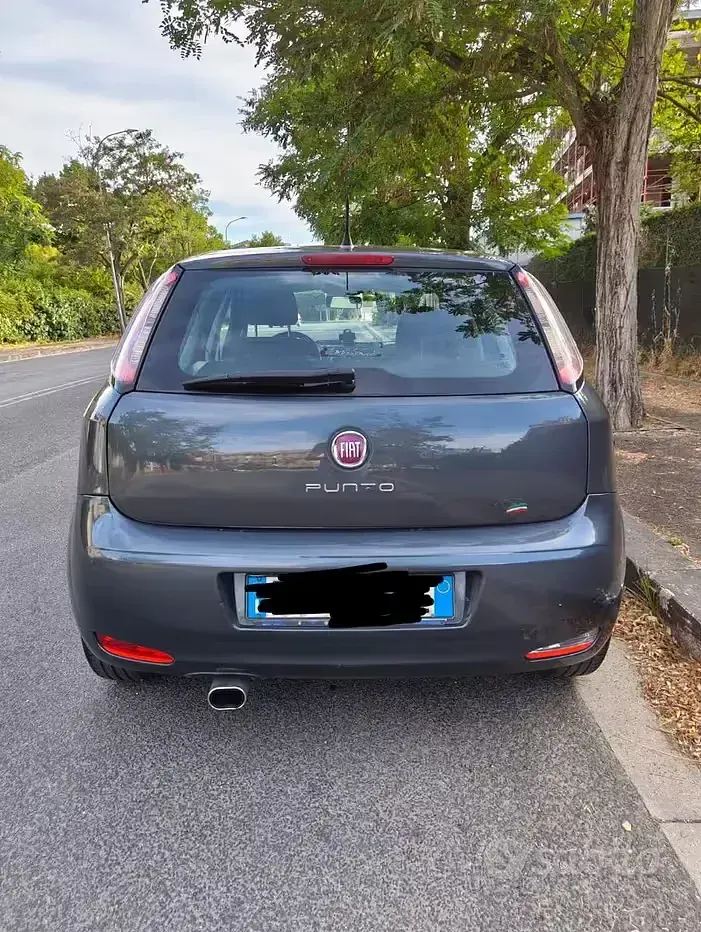 Usata Fiat Grande Punto Lounge 65 CV (47 kW) 2015 Grigio Utilitaria