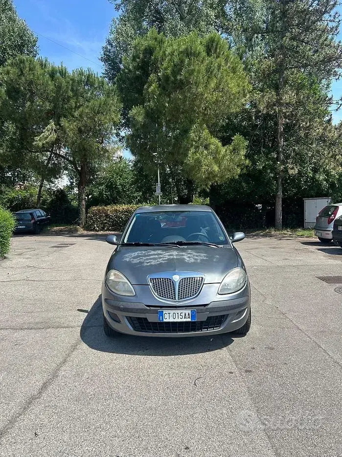 Usata Lancia Ypsilon 69 CV (50 kW) 2006 Grigio Utilitaria