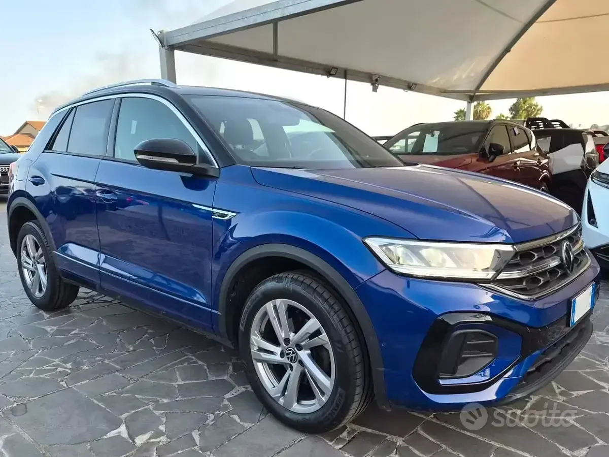 Usata VW T-Roc R-line 150 CV (110 kW) 2023 Bluazzurro SUV