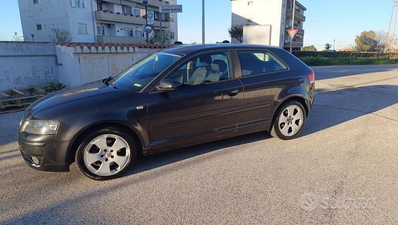 Grigio Usata 2005 Audi A3 Tre volumi | 2500 € (Cara) - Immagine 1/4