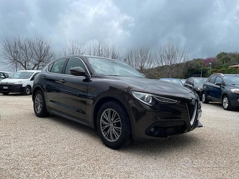 Usata Alfa Romeo Stelvio Executive 180 CV (132 kW) 2018 Marrone SUV