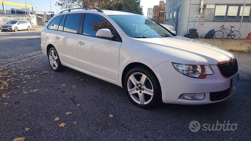 Usata Skoda Superb 140 CV (102 kW) 2013 Bianco Station wagon