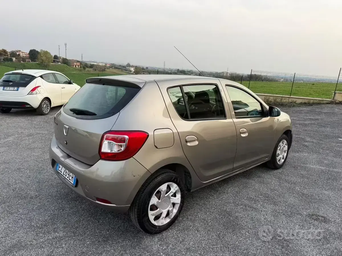 Usata Dacia Sandero Stepway 90 CV (66 kW) 2017 Giallo Berlina