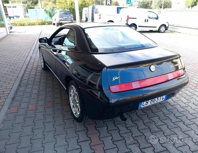 Usata Alfa Romeo GTV 150 CV (110 kW) 2002 Nero Coupé