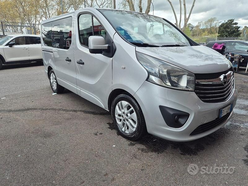 Usata Opel Vivaro 2015 Grigio Monovolume