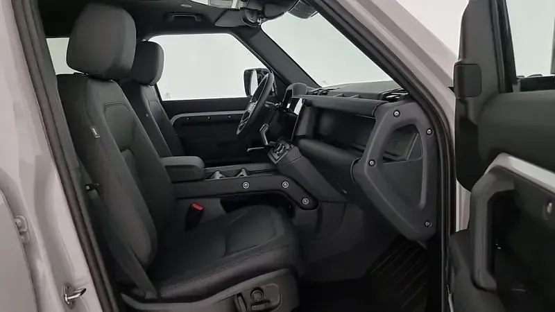Usata Land Rover Defender SE Dynamic 200 CV (147 kW) 2026 Verde SUV