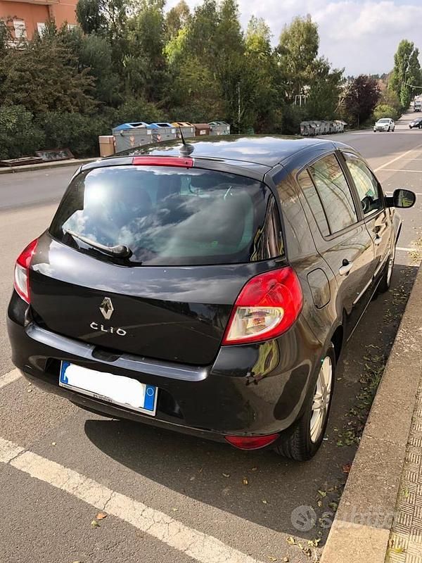 Usata Renault Clio II Dynamique 85 CV (62 kW) 2009 Nero Berlina