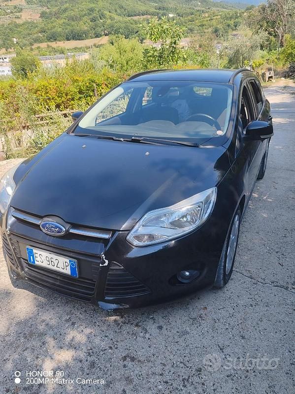 Nero Usata 2013 Ford Focus Station wagon | 5200 € (Buon prezzo) - Immagine 1/4