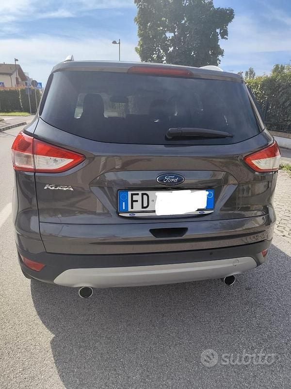 Usata Ford Kuga Titanium 120 CV (88 kW) 2016 Grigio SUV