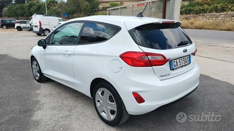 Usata Ford Fiesta Trend 85 CV (62 kW) 2020 Bianco Furgone