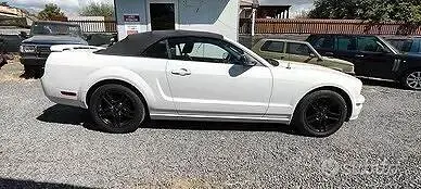 Usata Ford Mustang 680 CV (500 kW) 2006 Bianco Cabrio