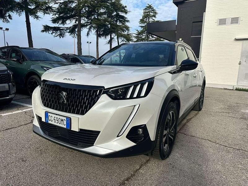 Bianco Usata 2022 Peugeot 2008 GT SUV | 16.900 € (Buon prezzo) - Immagine 1/4