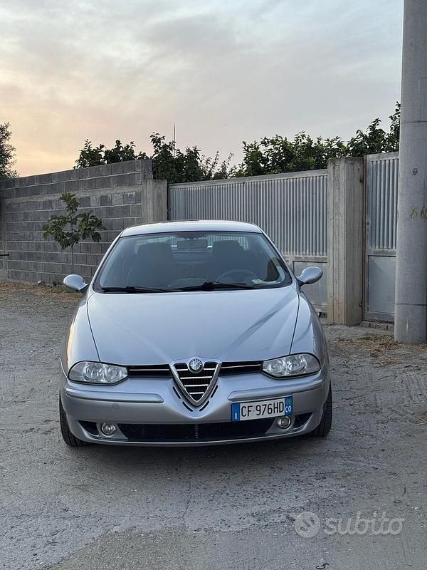 Grigio Usata 2003 Alfa Romeo 156 Tre volumi | 2000 € (Buon prezzo) - Immagine 1/4