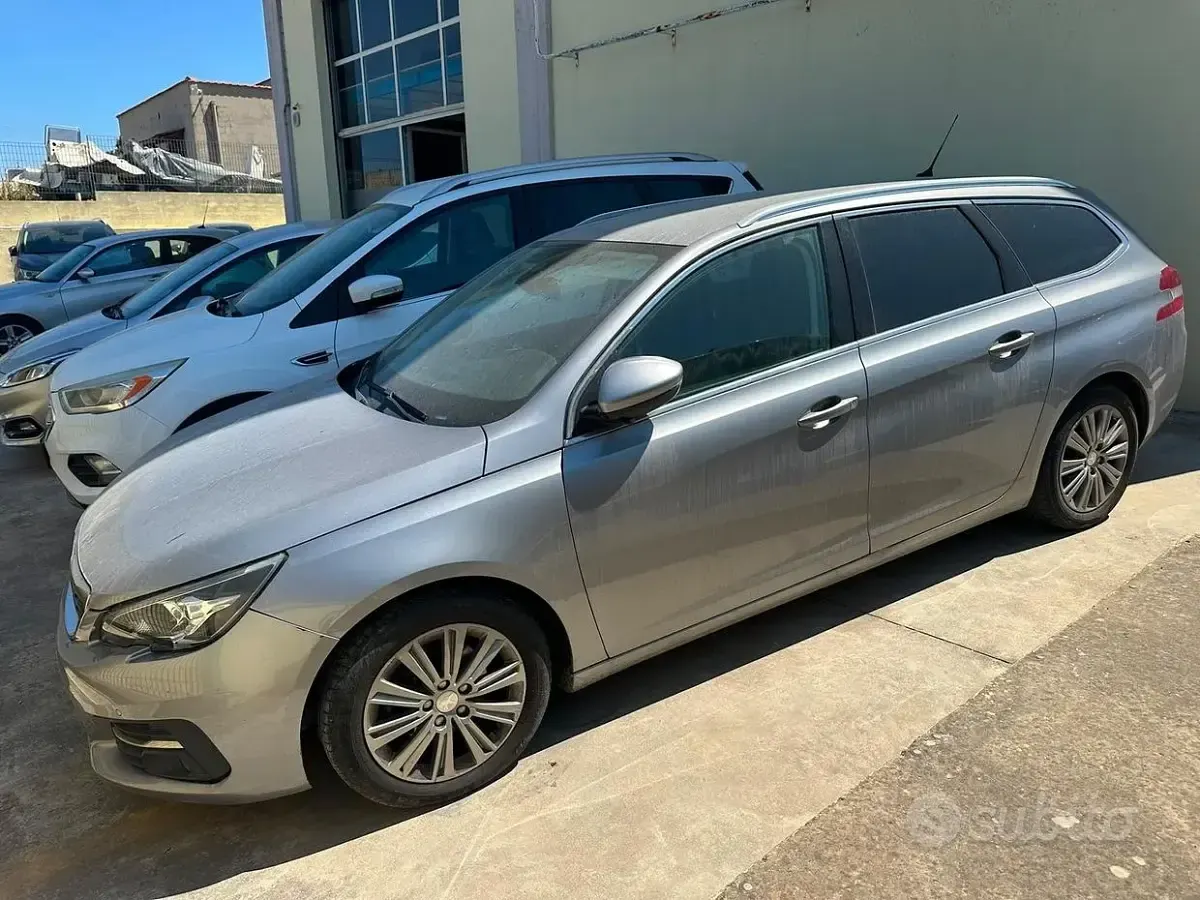 Usata Peugeot 308 GT-line 131 CV (96 kW) 2021 Grigio Station wagon