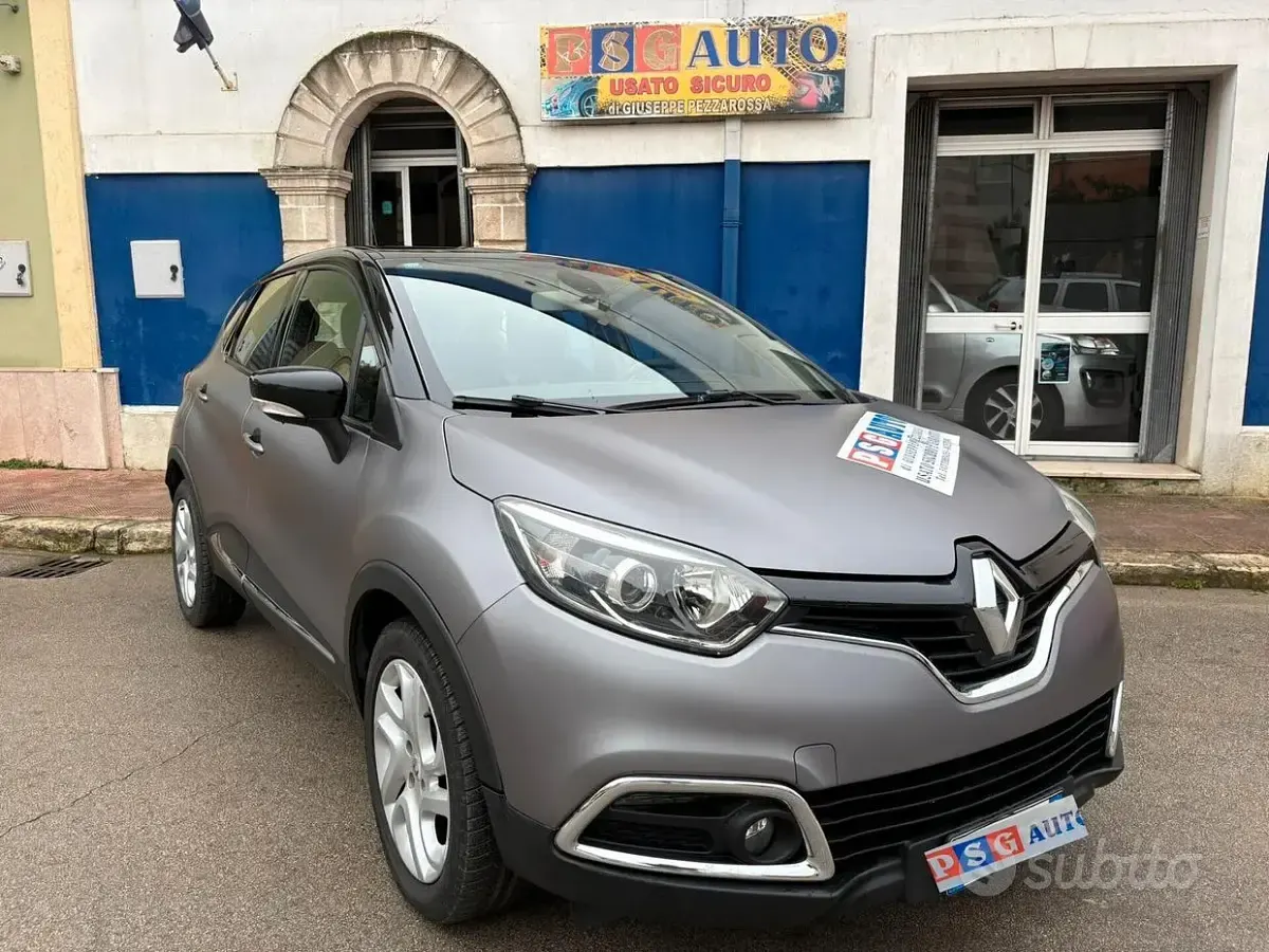 Käytetty Renault Captur 90 HP (66 kW) 2016 Harmaa Katumaasturi