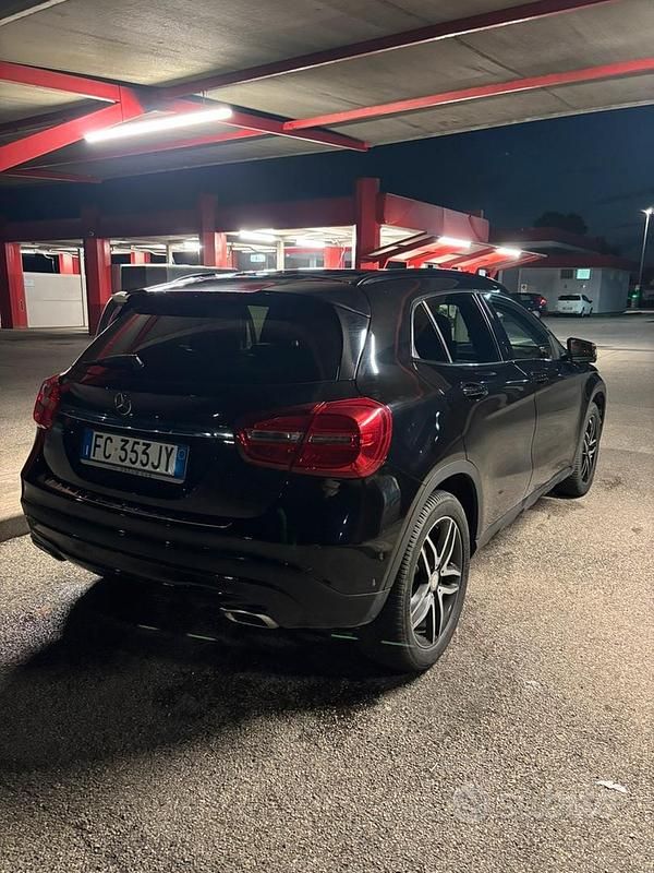 Usata Mercedes GLA200 136 CV (100 kW) 2016 Nero SUV
