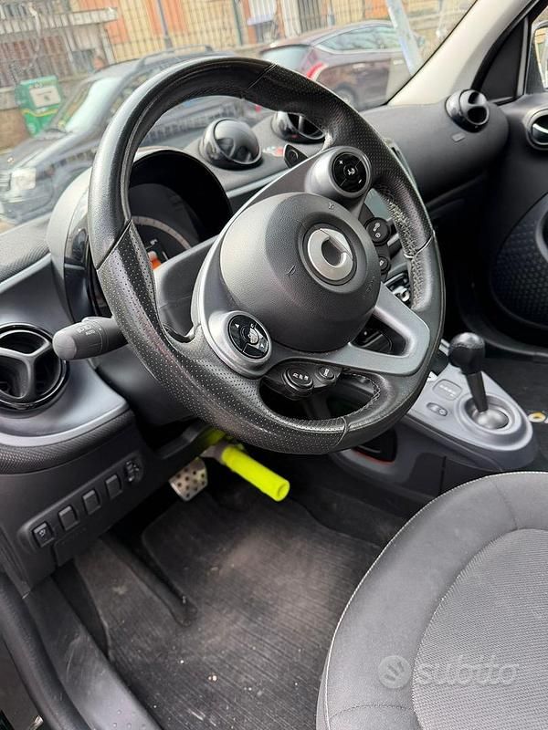 Usata Smart ForFour Passion 71 CV (52 kW) 2019 Nero Utilitaria