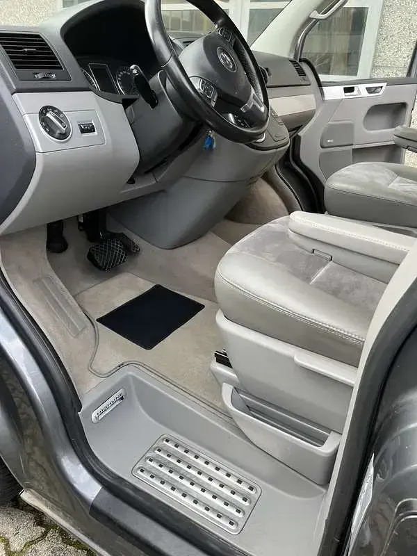 Usata VW T5 Highline 179 CV (131 kW) 2011 Furgone