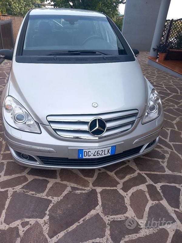 Usata Mercedes B180 110 CV (80 kW) 2006 Grigio Monovolume