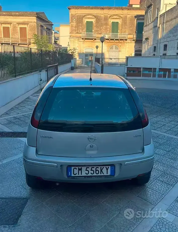 Usata Opel Corsa 69 CV (50 kW) 2004 Grigio Utilitaria