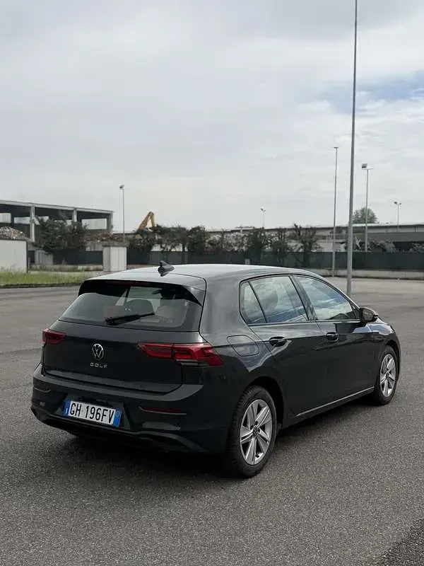 Usata VW Golf VIII Life 90 CV (66 kW) 2022 Berlina