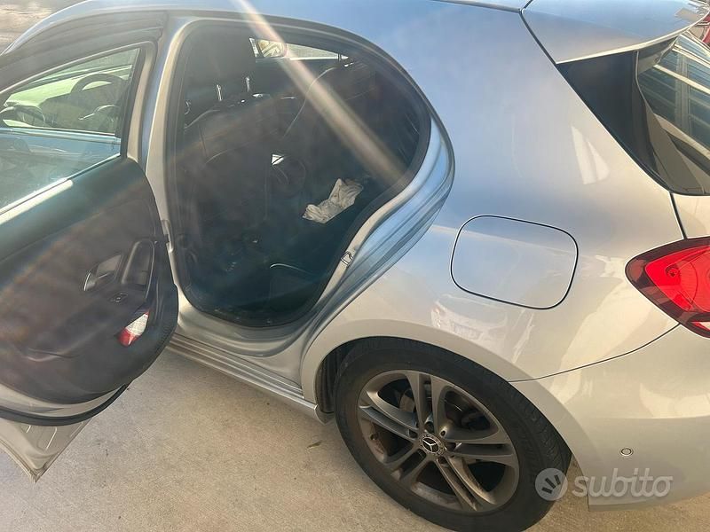 Usata Mercedes A180 Business 136 CV (100 kW) 2019 Grigio Berlina