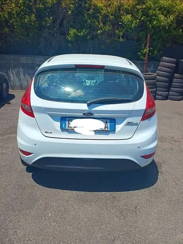 Usata Ford Fiesta Business Edition 70 CV (51 kW) 2011 Bianco Berlina