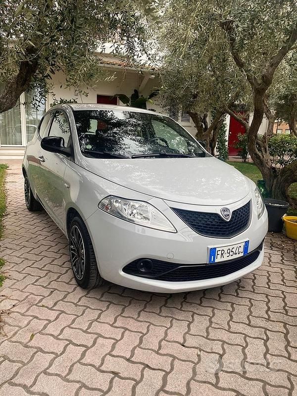Usata Lancia Ypsilon Gold 2018 Bianco Utilitaria