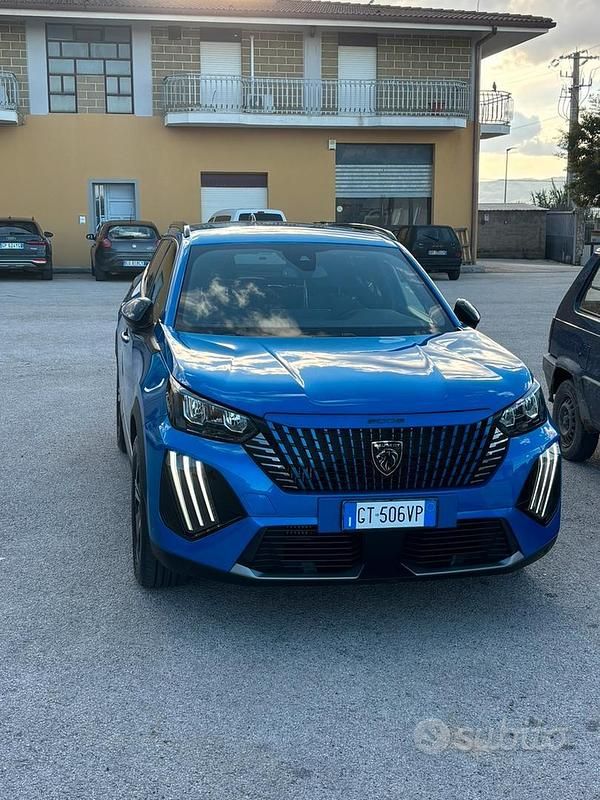 Usata Peugeot 2008 Allure 100 CV (73 kW) 2024 Blu SUV
