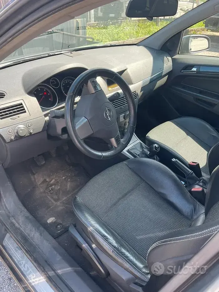 Usata Opel Astra 90 CV (66 kW) 2005 Grigio Station wagon