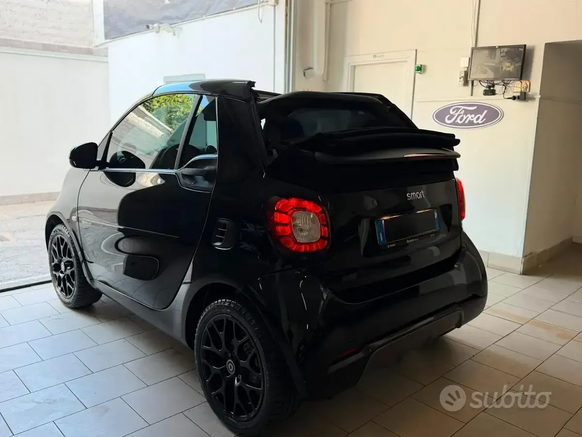 Usata Smart ForTwo Cabrio Passion 90 CV (66 kW) 2019 Nero Cabrio