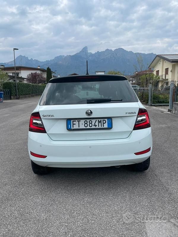Usata Skoda Fabia 75 CV (55 kW) 2018 Bianco Berlina