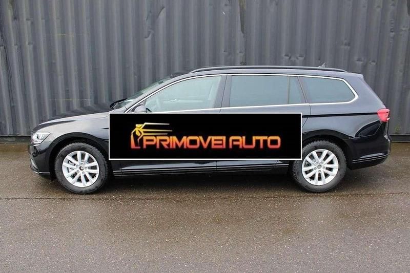 Usata VW Passat Style 122 CV (89 kW) 2023 Nero Station wagon