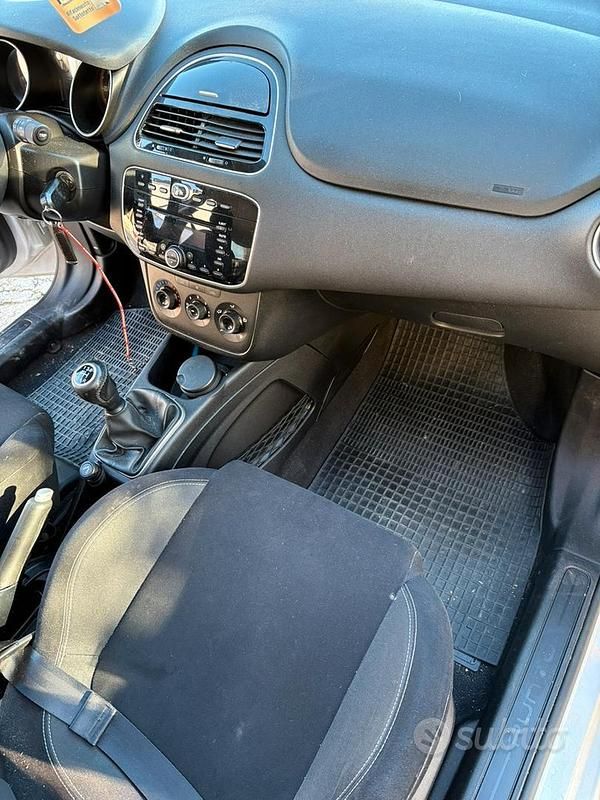 Usata Fiat Grande Punto 75 CV (55 kW) 2013 Grigio Utilitaria