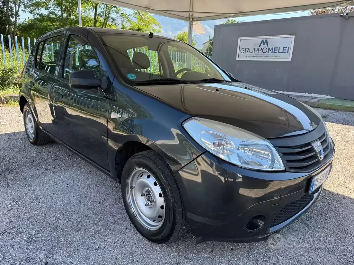 Usata Dacia Sandero 72 CV (52 kW) 2009 Grigio Berlina