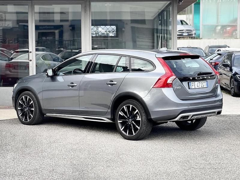 Usata Volvo V60 CC 150 CV (110 kW) 2016 Grigio Station wagon