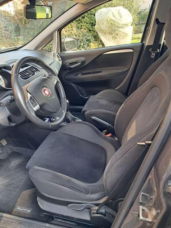 Usata Fiat Punto Lounge 95 CV (69 kW) 2016 Nero Berlina