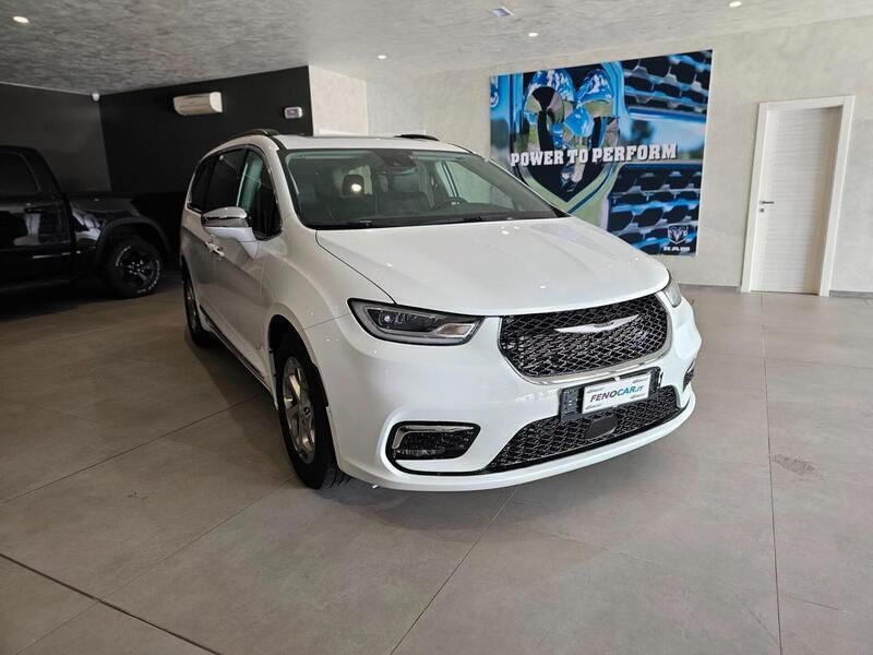 Usata Chrysler Pacifica Limited 291 CV (214 kW) 2022 Bianco pastello SUV