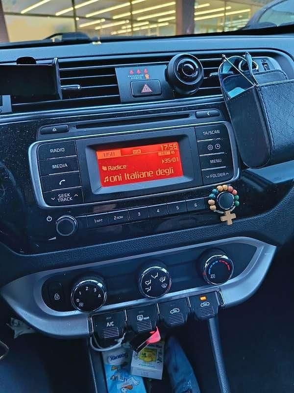 Usata Kia Rio Active 75 CV (55 kW) 2016 Nero Utilitaria